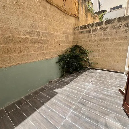 Apartment Flat With Backyard Sliema