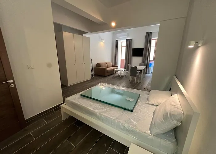 Апартаменты Flat With Backyard